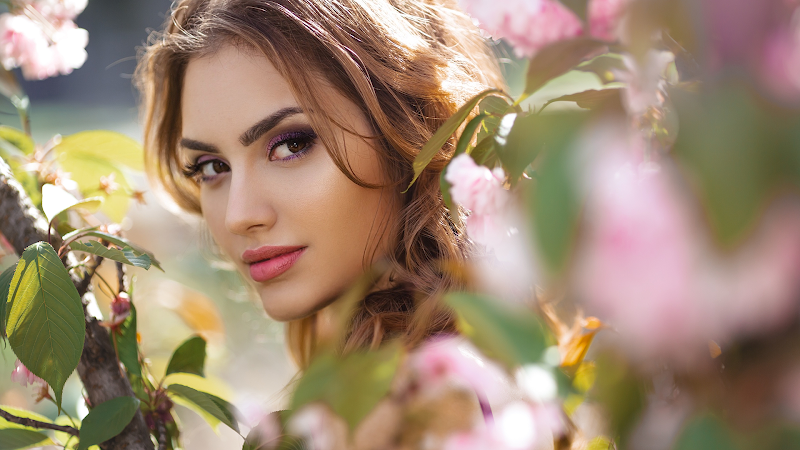 FaceApp: Yüz Editörü öncesi ve sonrası karşılaştırma ekranı